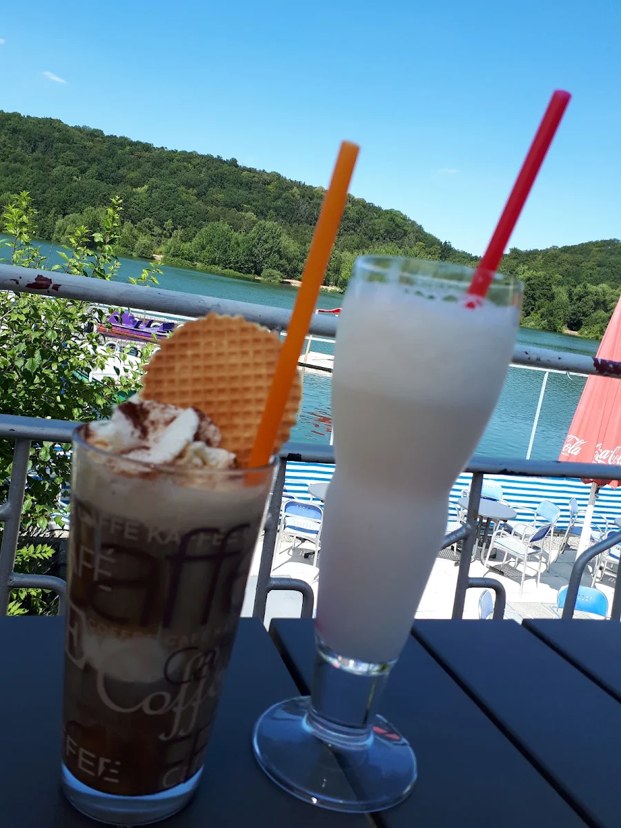 Eiskaffee Und Windsurf