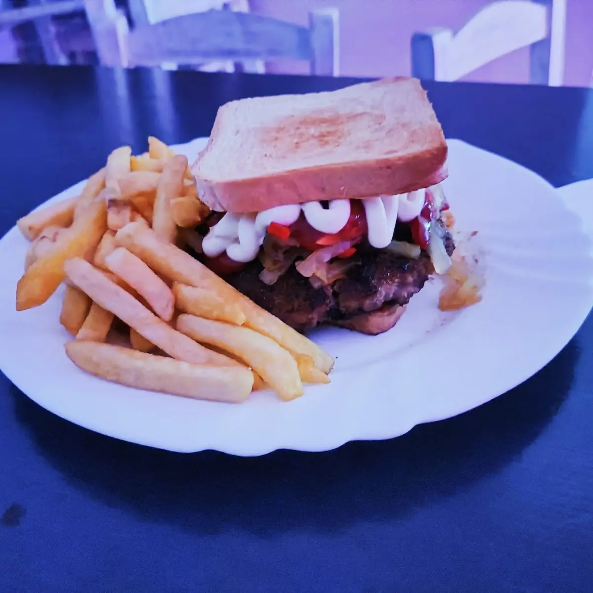 Hamburger Mit Pommes
