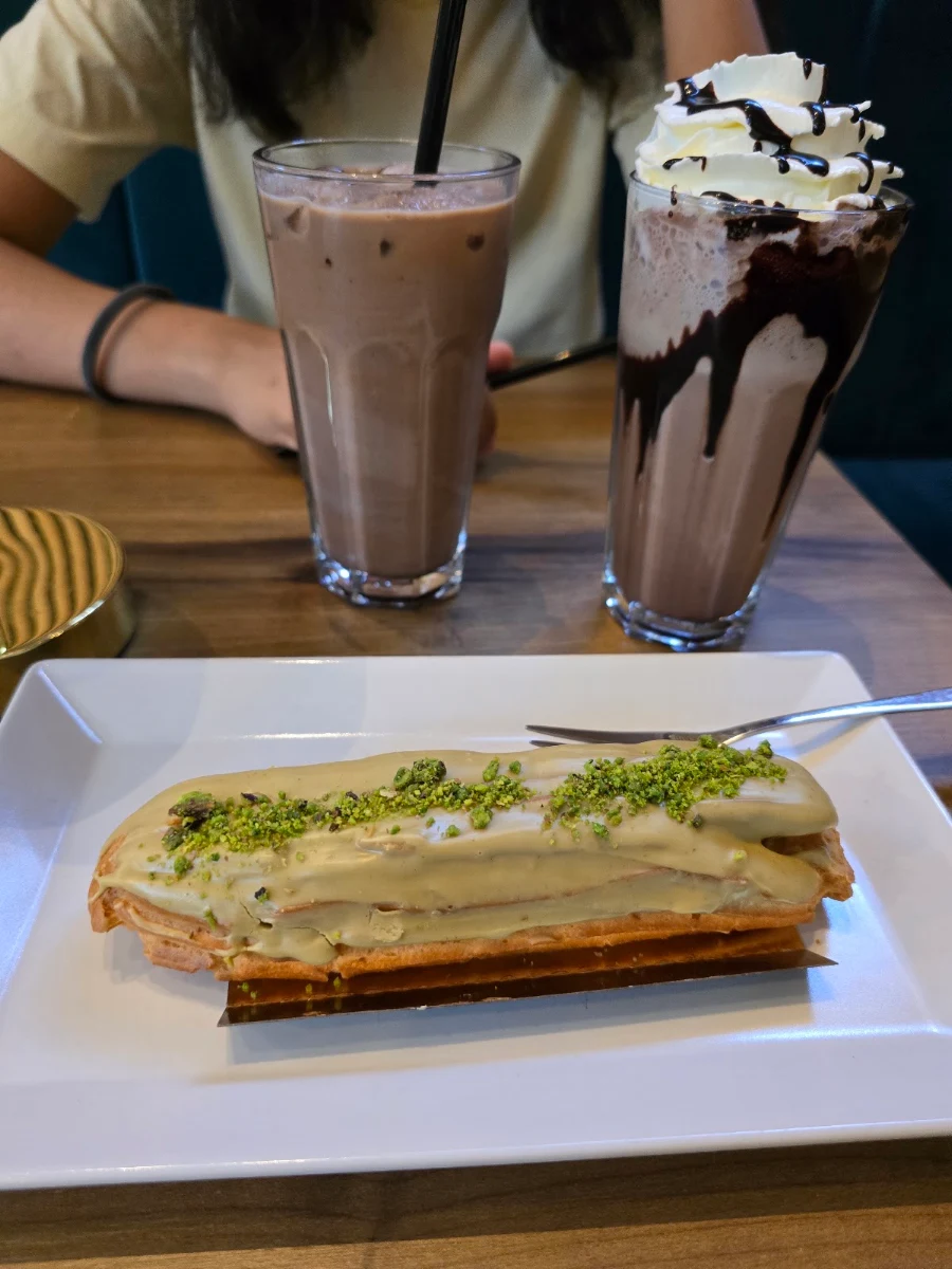 Pistachio Eclair