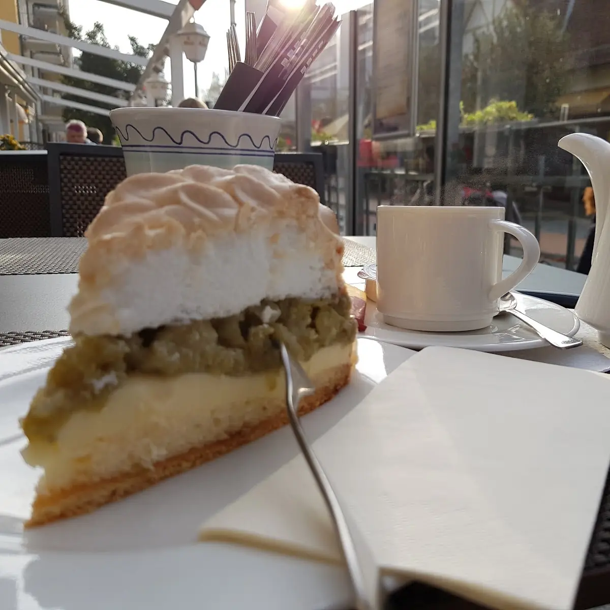 Baiserstachelbeertorte