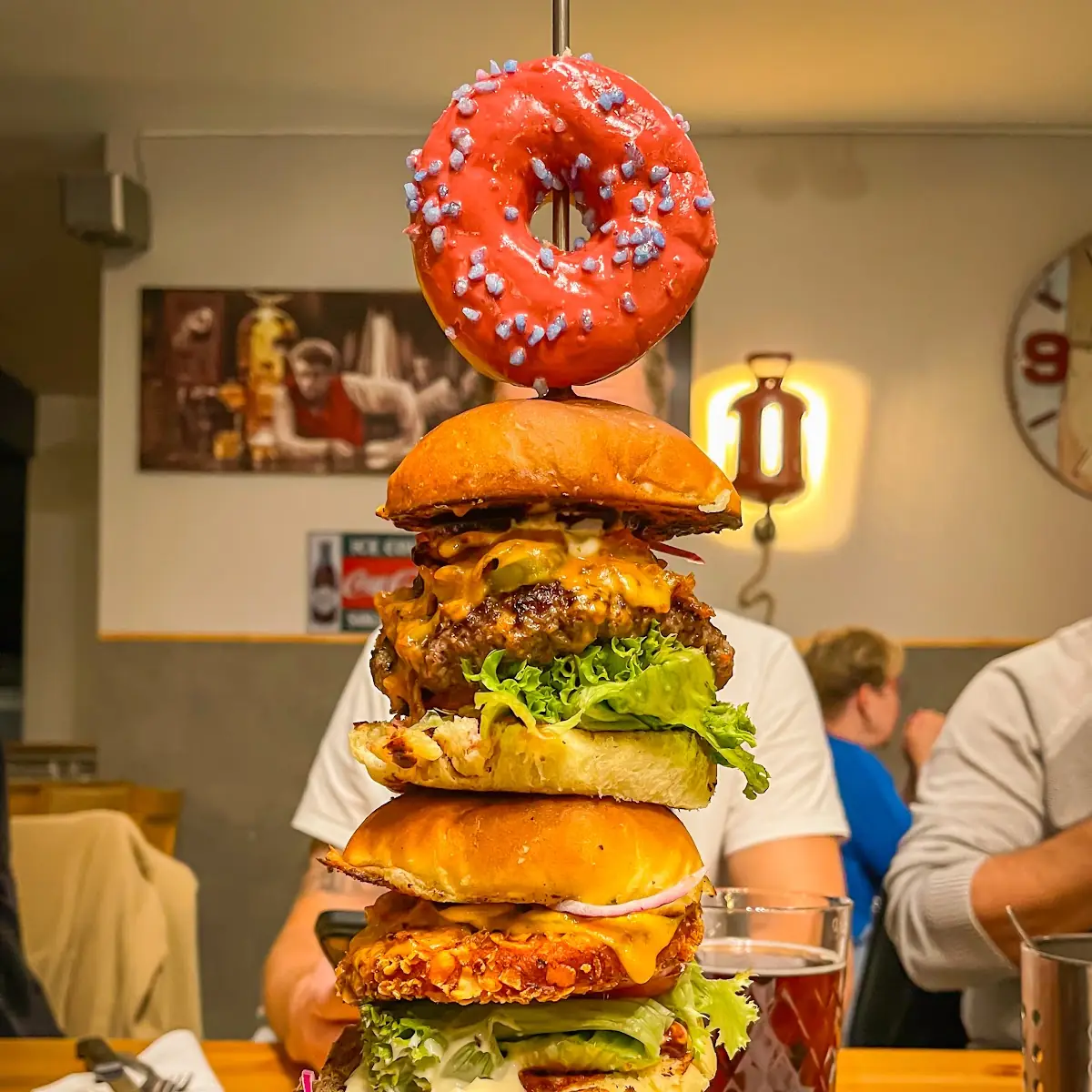 Gorilla Burger, La Galeria