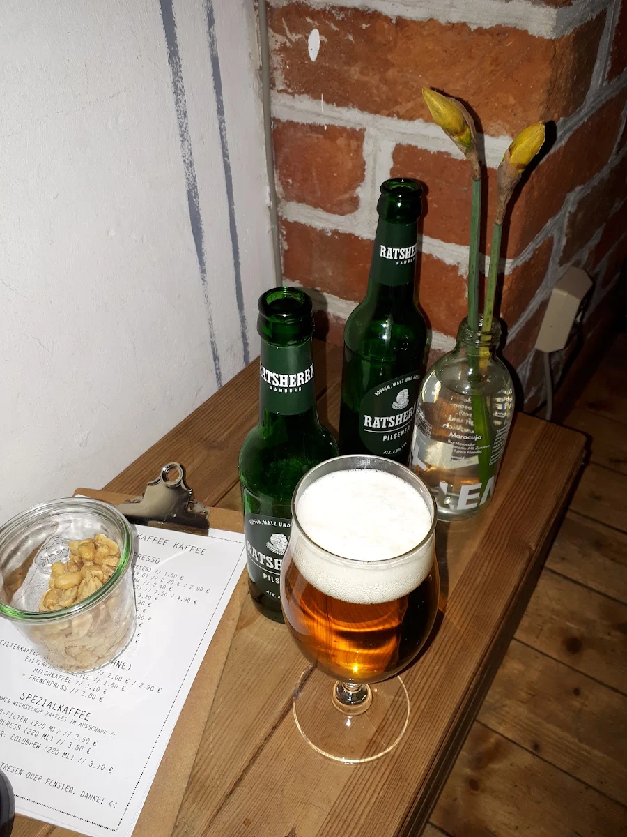 Bier Helles, Avenir Café in der Innenstadt