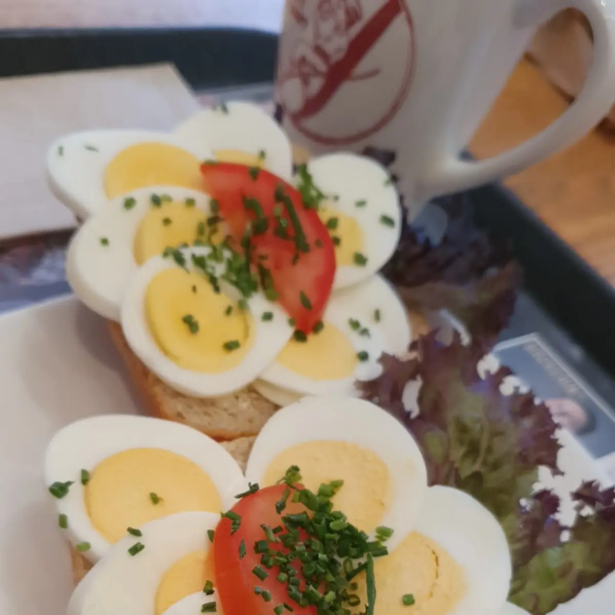 Eibrötchen, Junge Die Bäckerei.