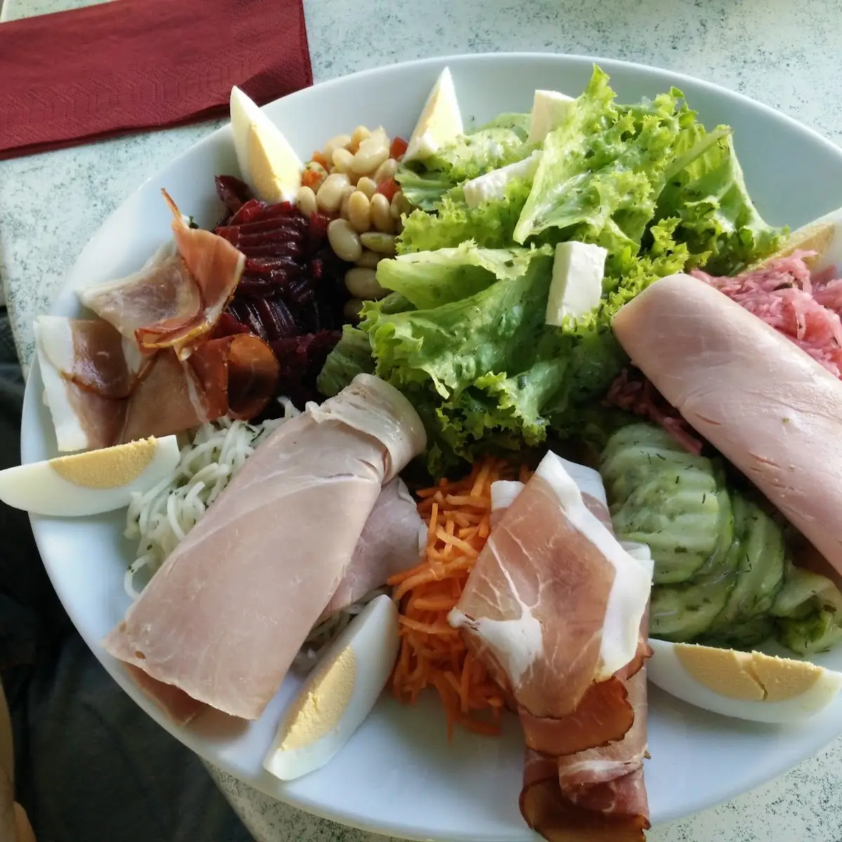Salatteller Mit Schinken