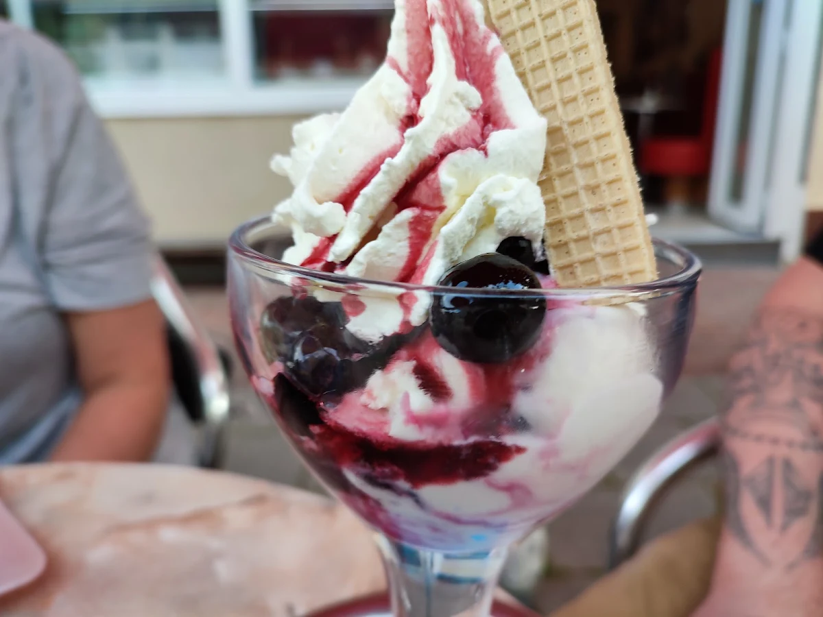 Amarena Eisbecher