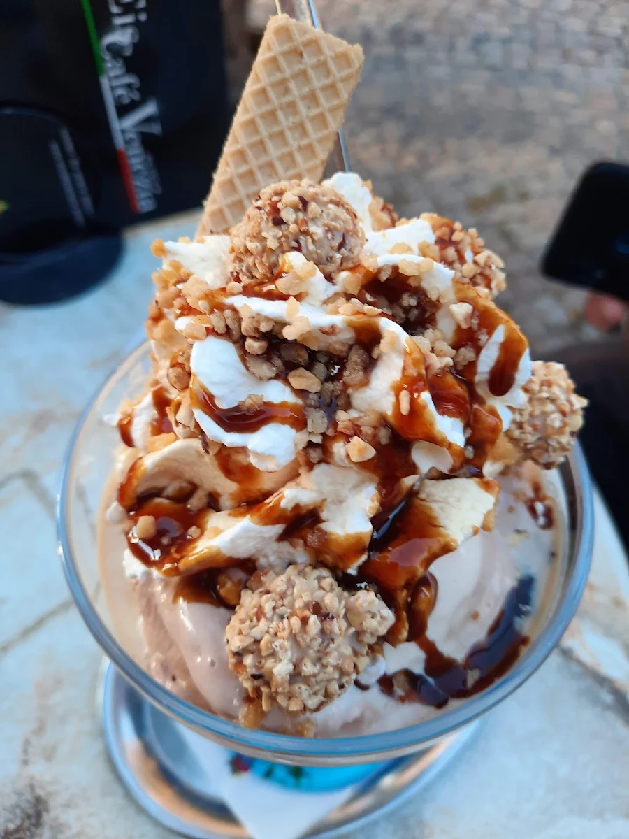 Nussbecher