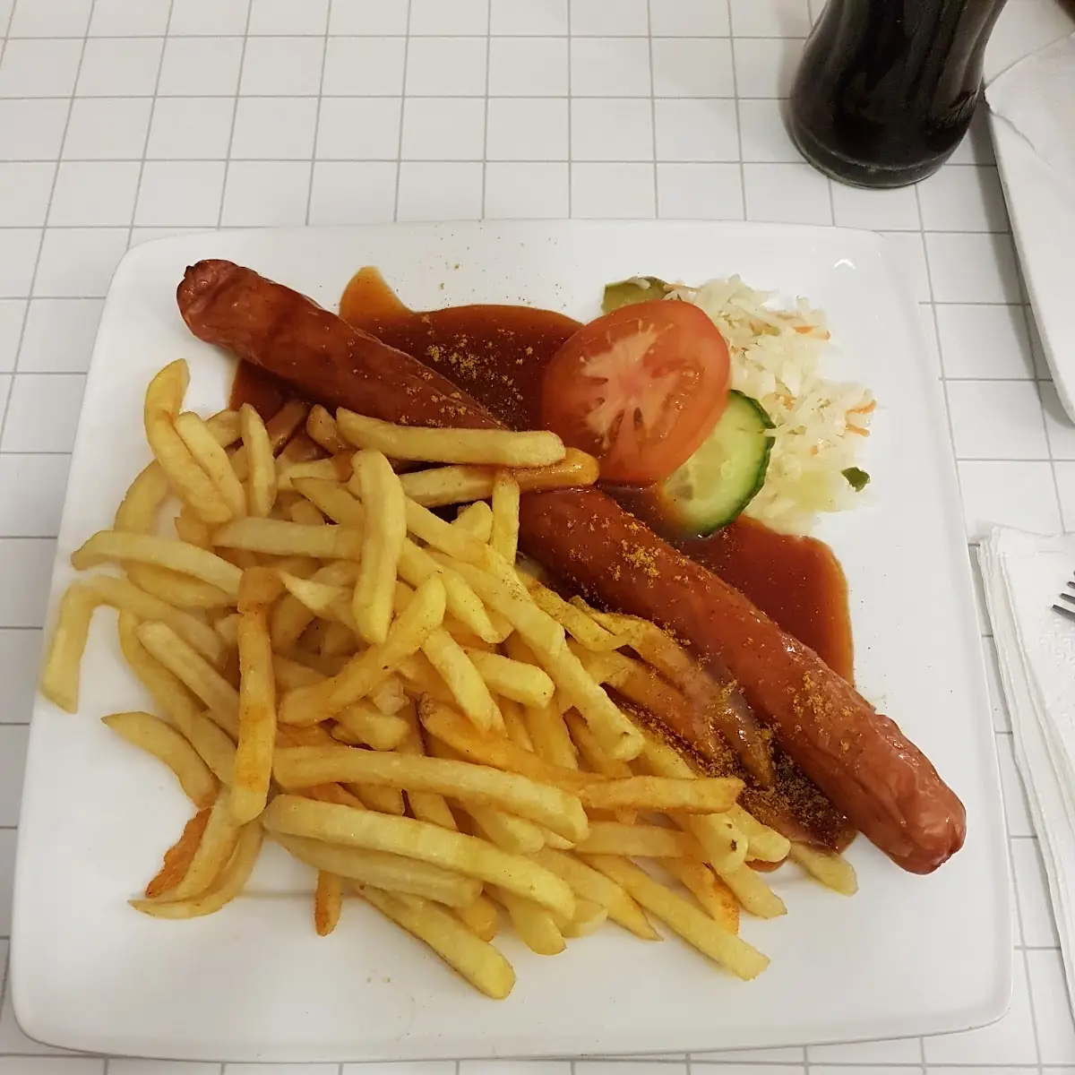 Currywurst Mit Pommes
