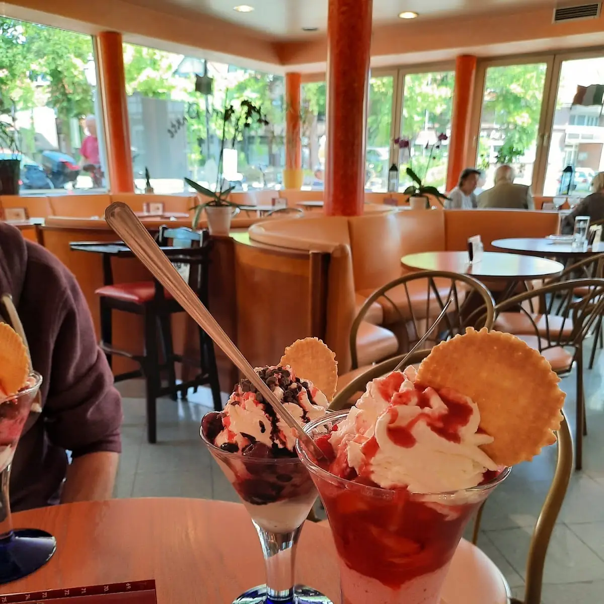 Erdbeer Becher