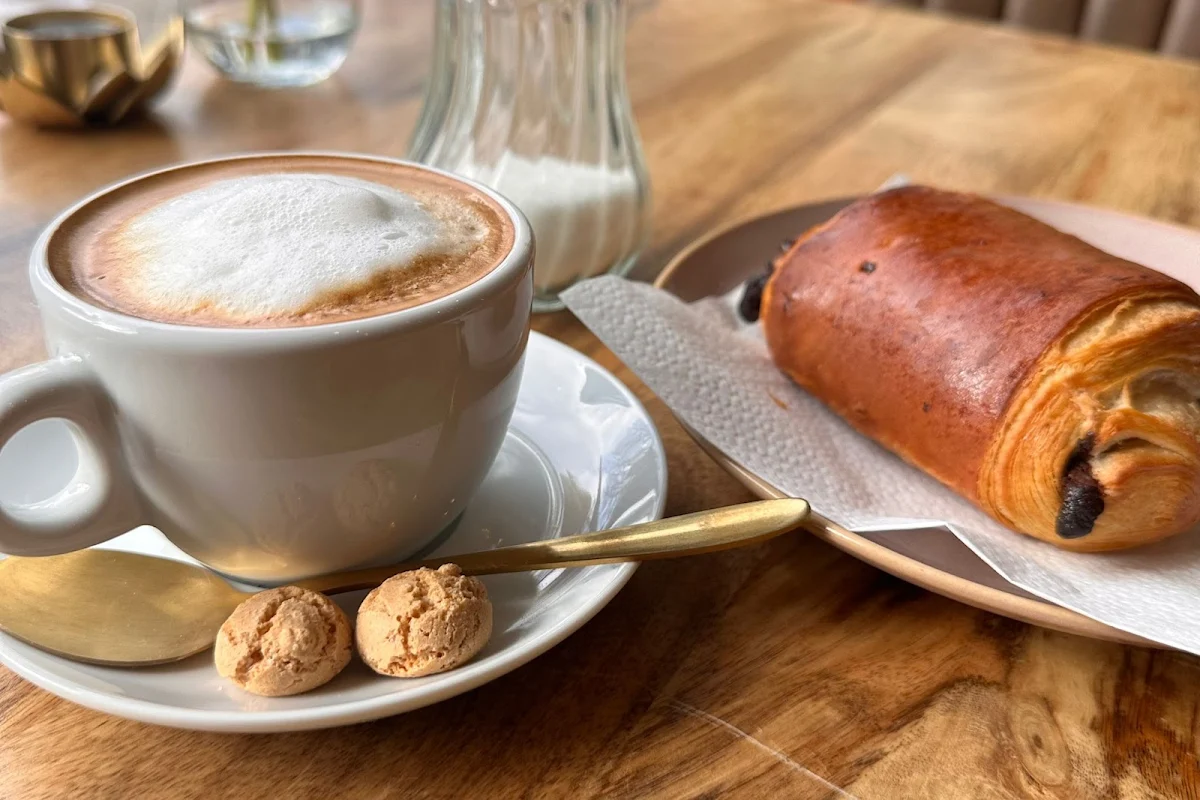 Highlights, Cafe Honigberg