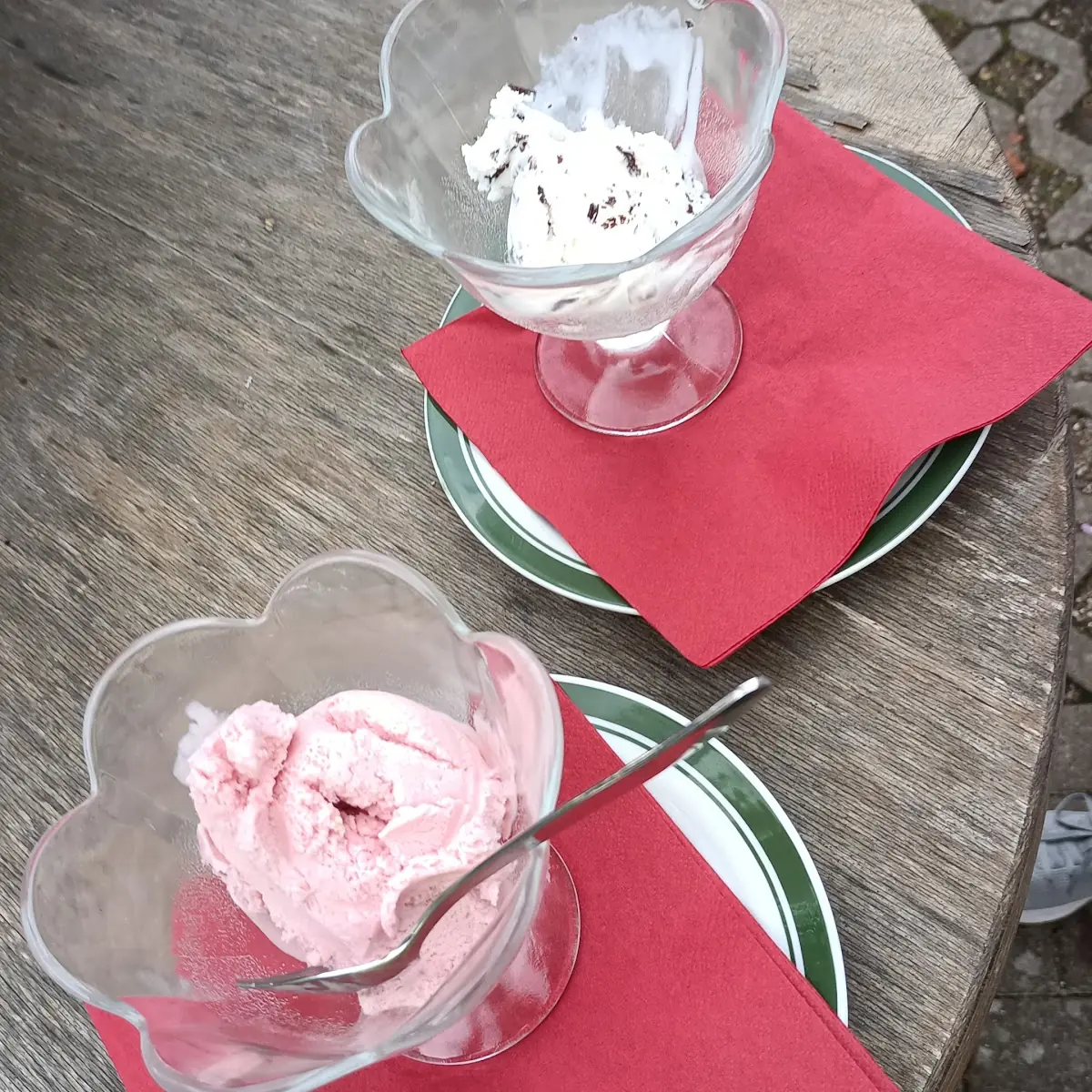 Erdbeereis Und Stracciatella