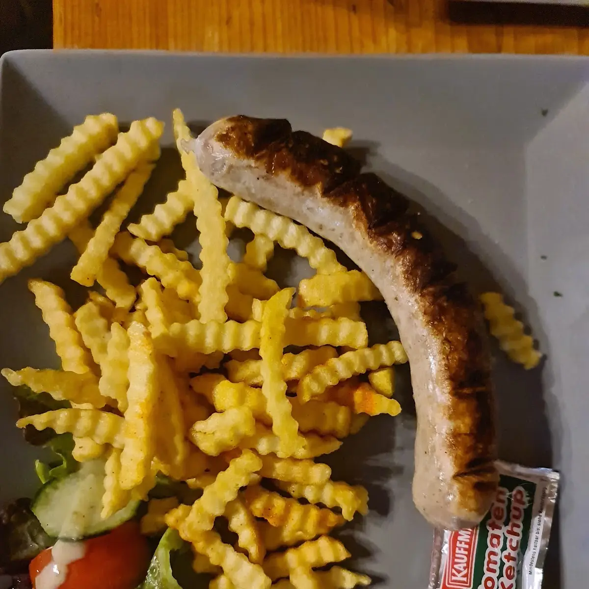 Bratwurst Mit Pommes