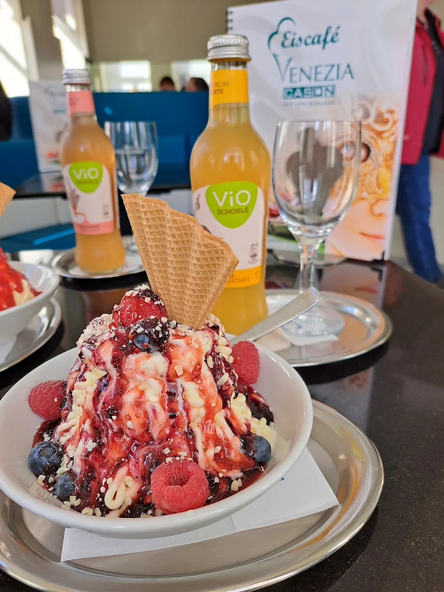 Spaghetti Eis Waldfrucht