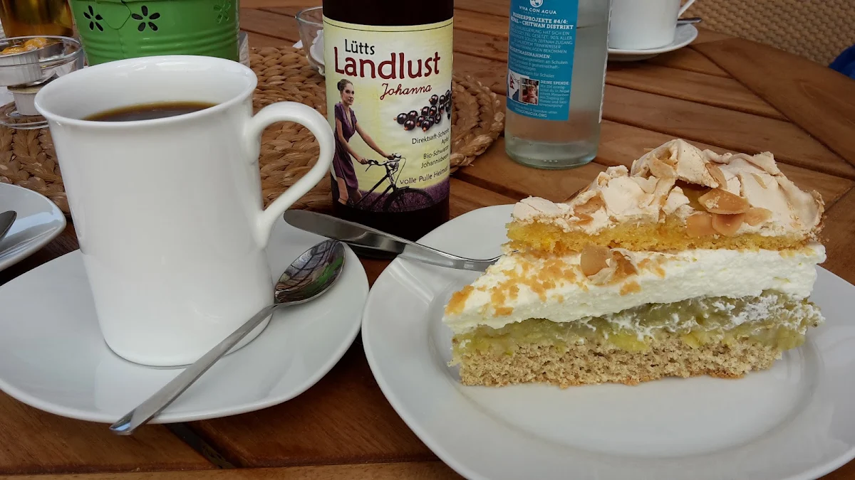 Stachelbeerbaisertorte