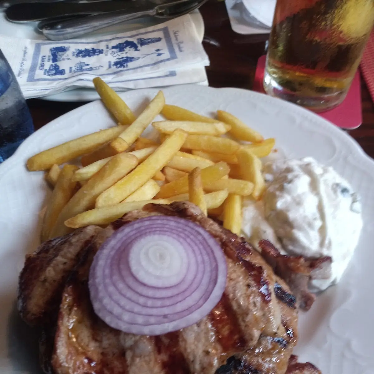 Akropolis Platte