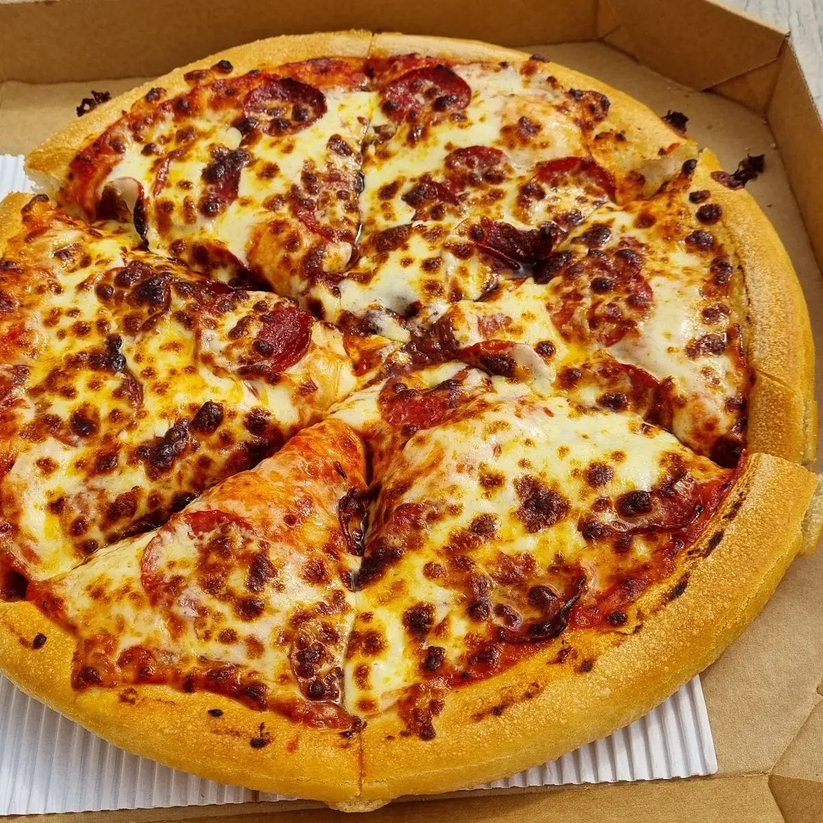 Pizza Mit Pepperoniwurst