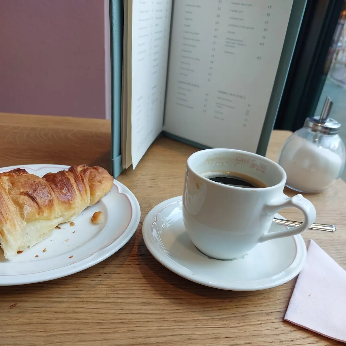 Café & Croissant