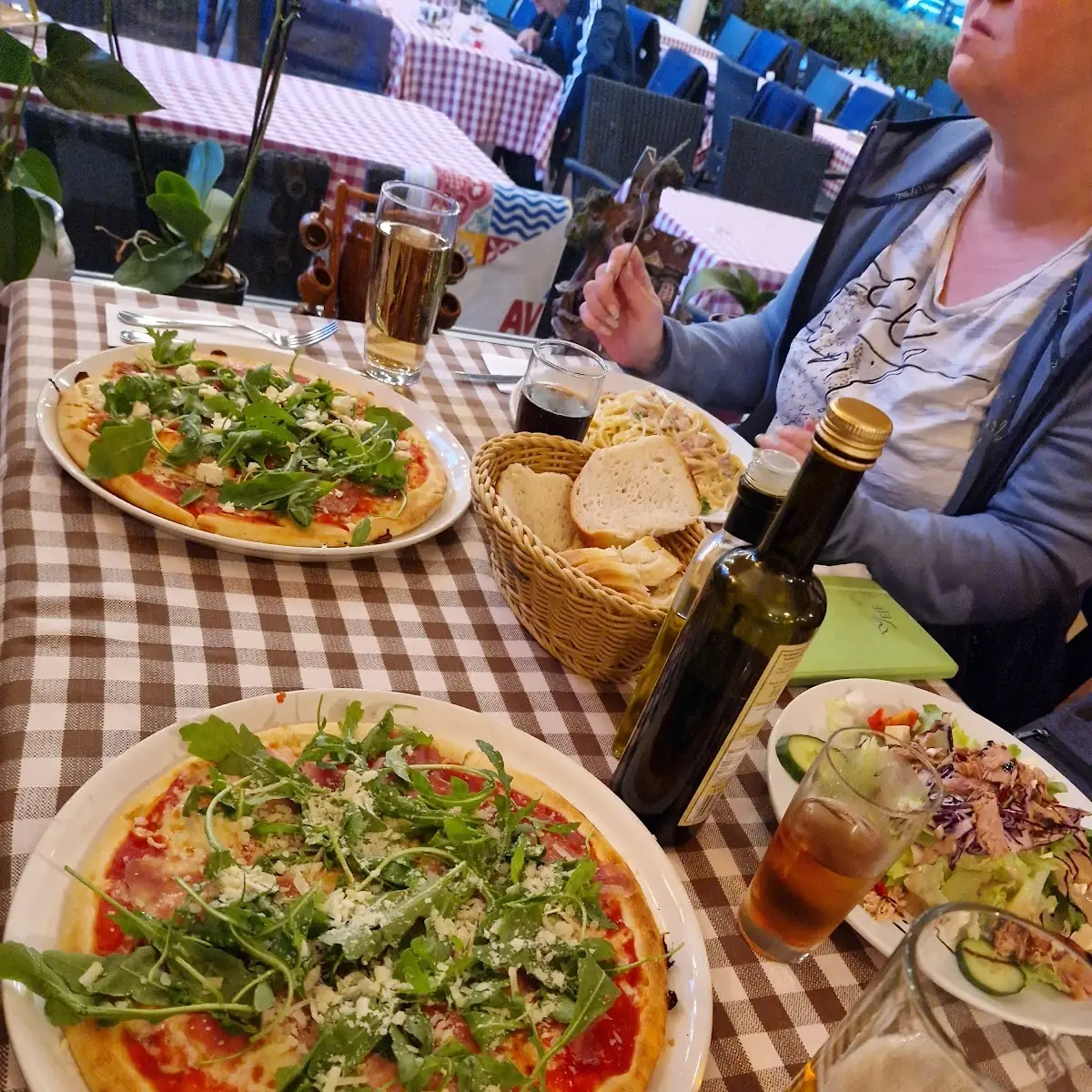 Eine Pizza
