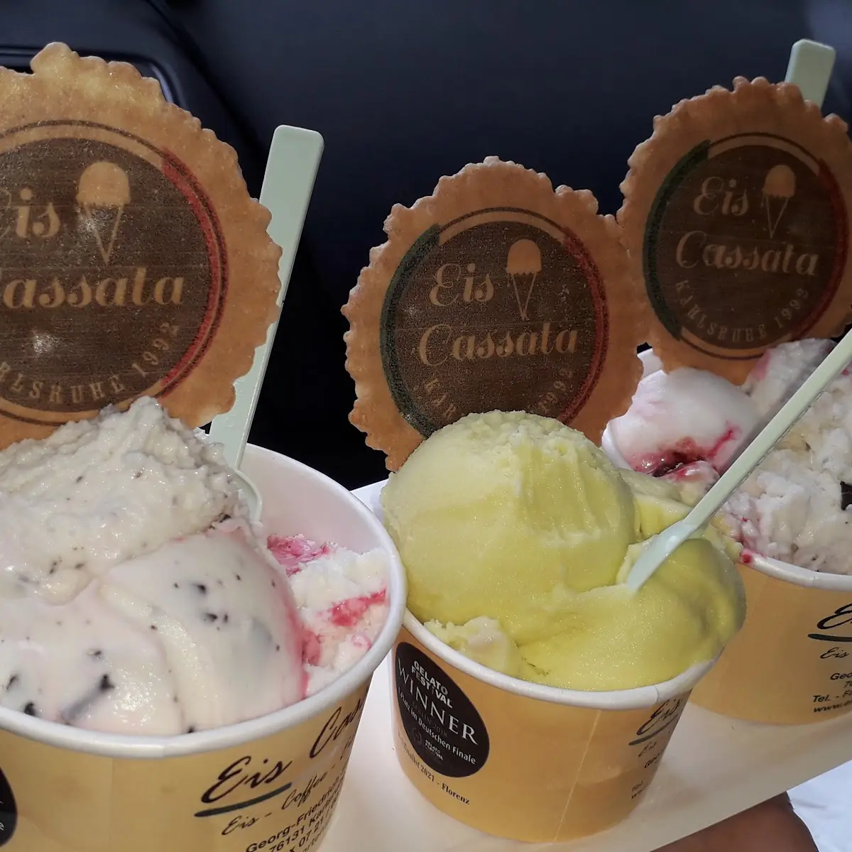 Becher Eis