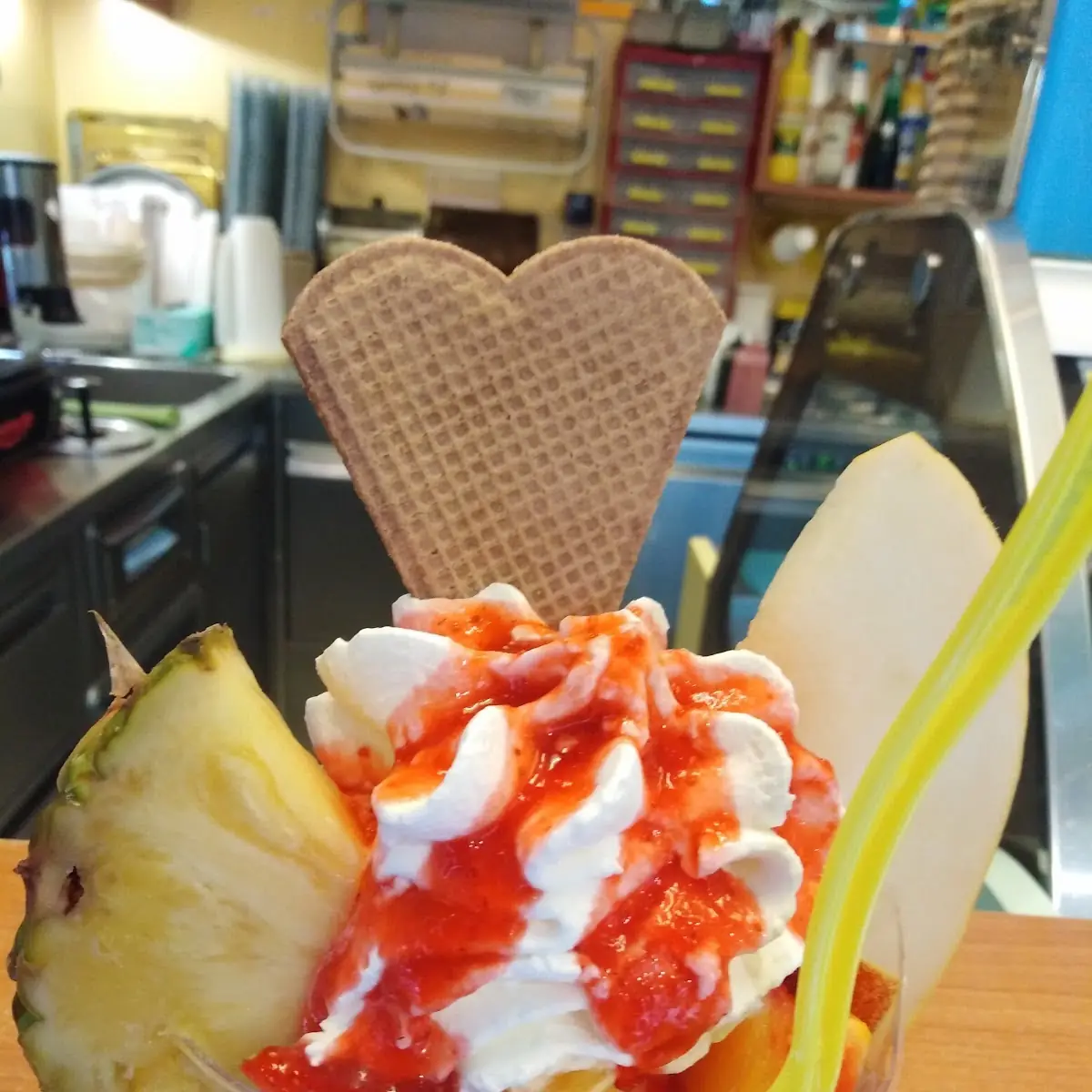 Früchtebecher Eis-cassata