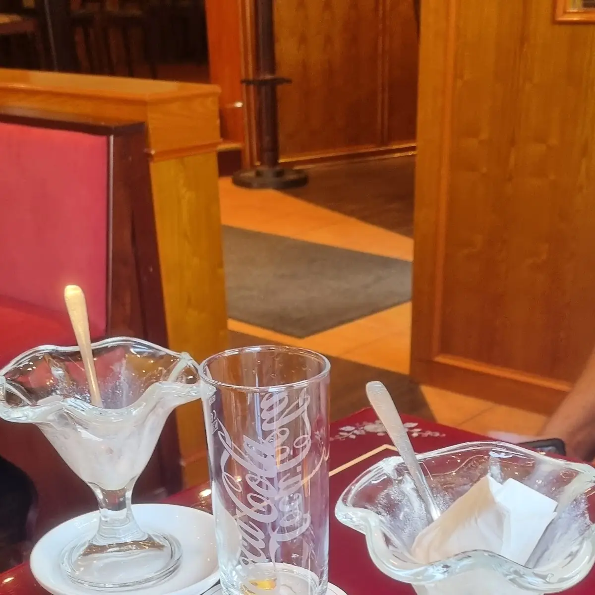 Vanille Eis, Restaurant YUMMY