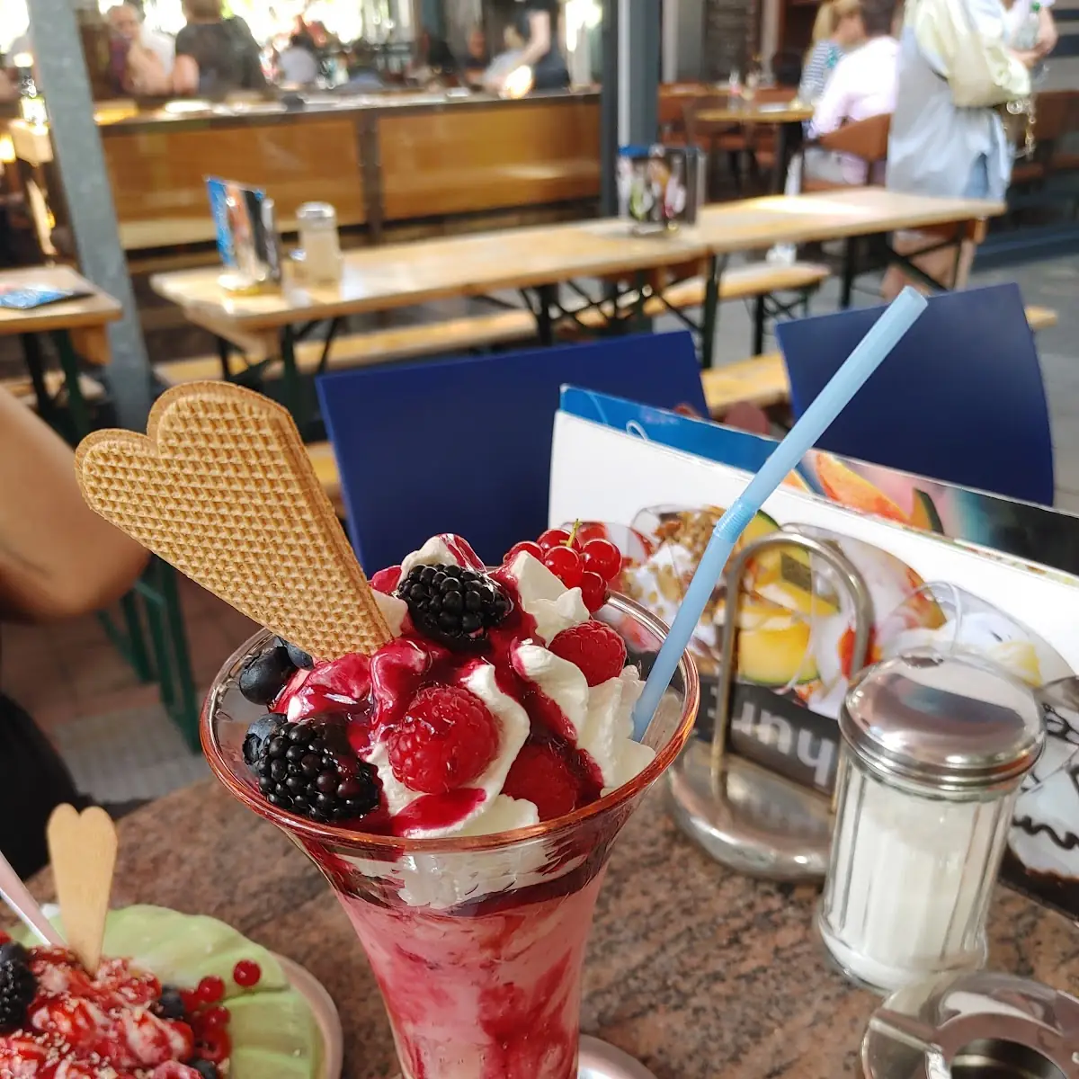 Früchte-eisbecher