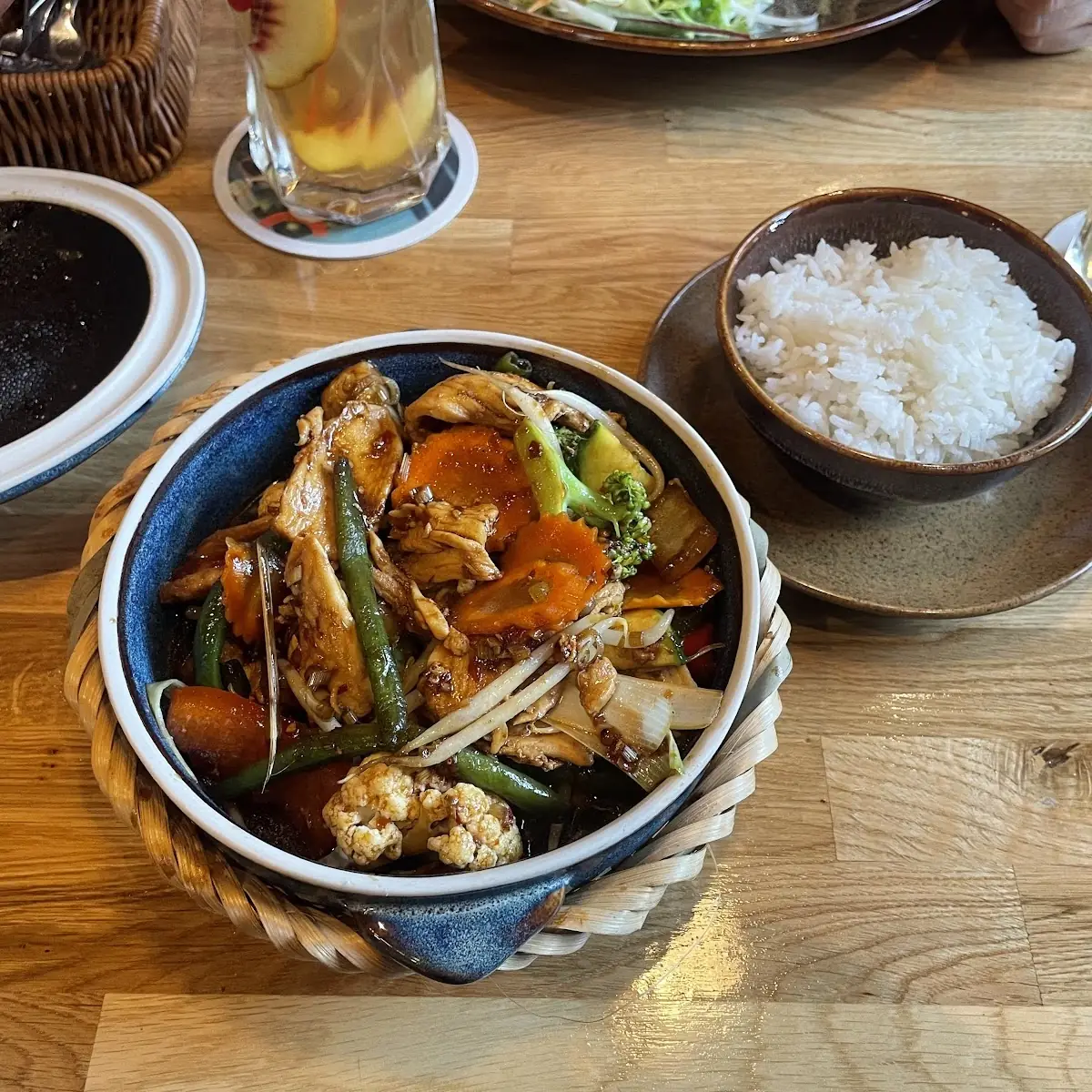 Cơm Så OT, To 1990 Restaurant