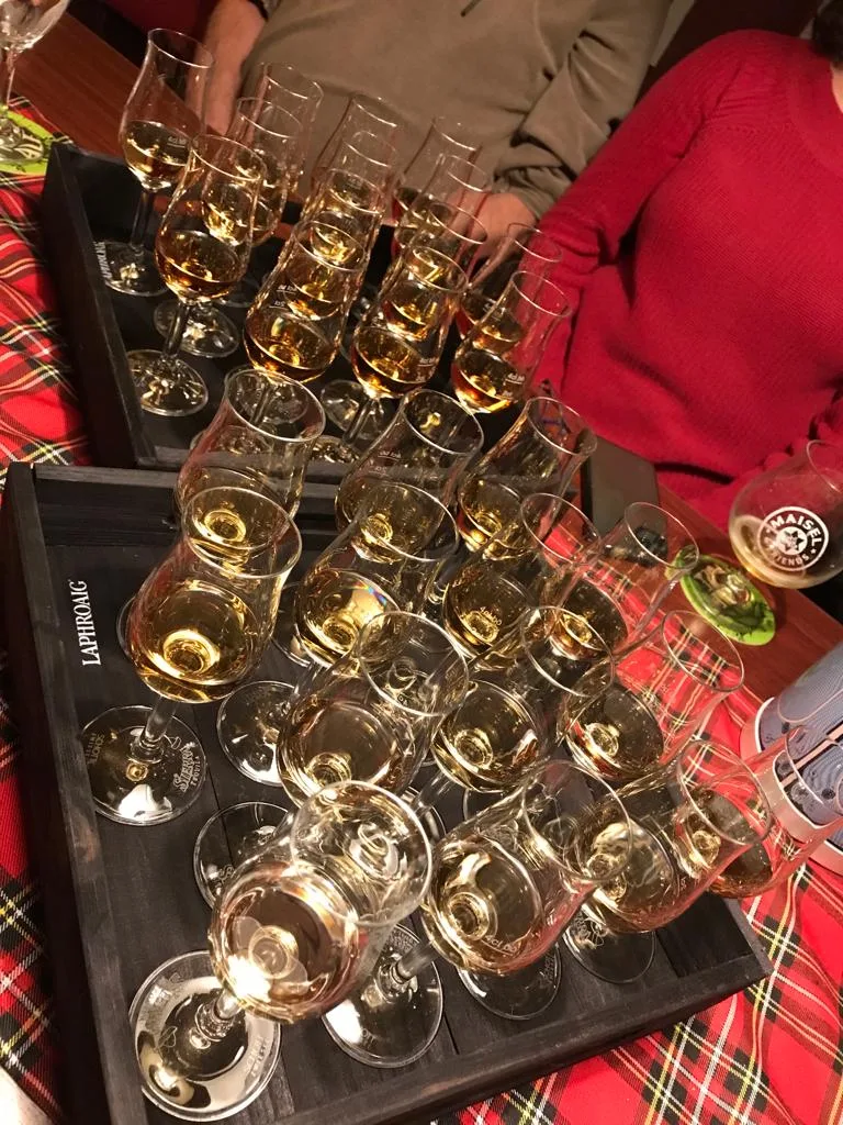 Tasting Whisky, Cafe Filmriß