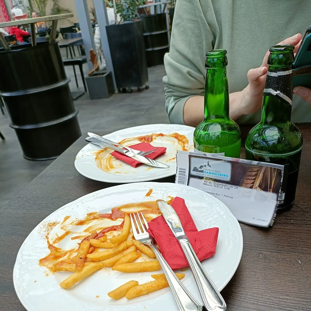 Currywurst Pommes
