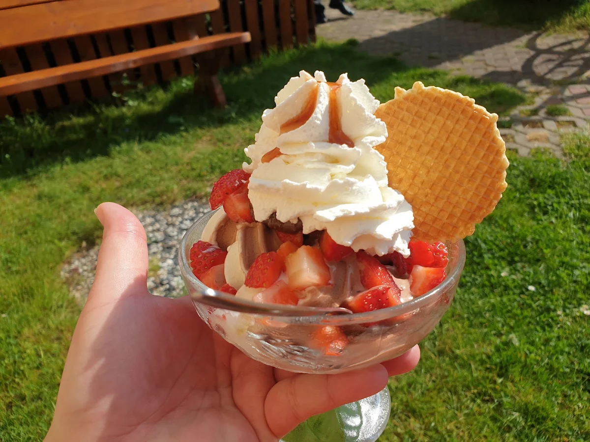 Erdbeer-eisbecher