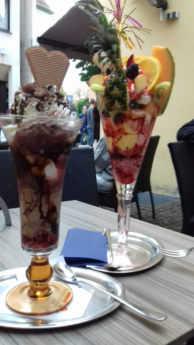 Fruchteisbecher
