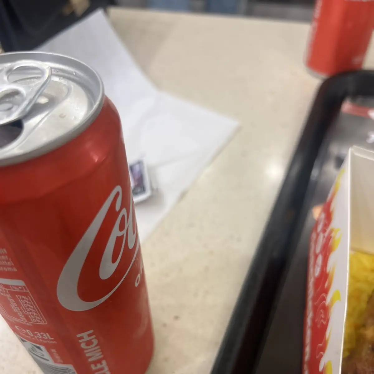 Cola, Risa Chicken