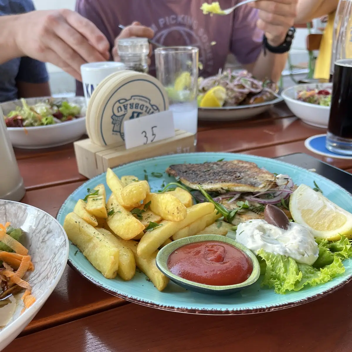 Highlights, Restaurant Plateia