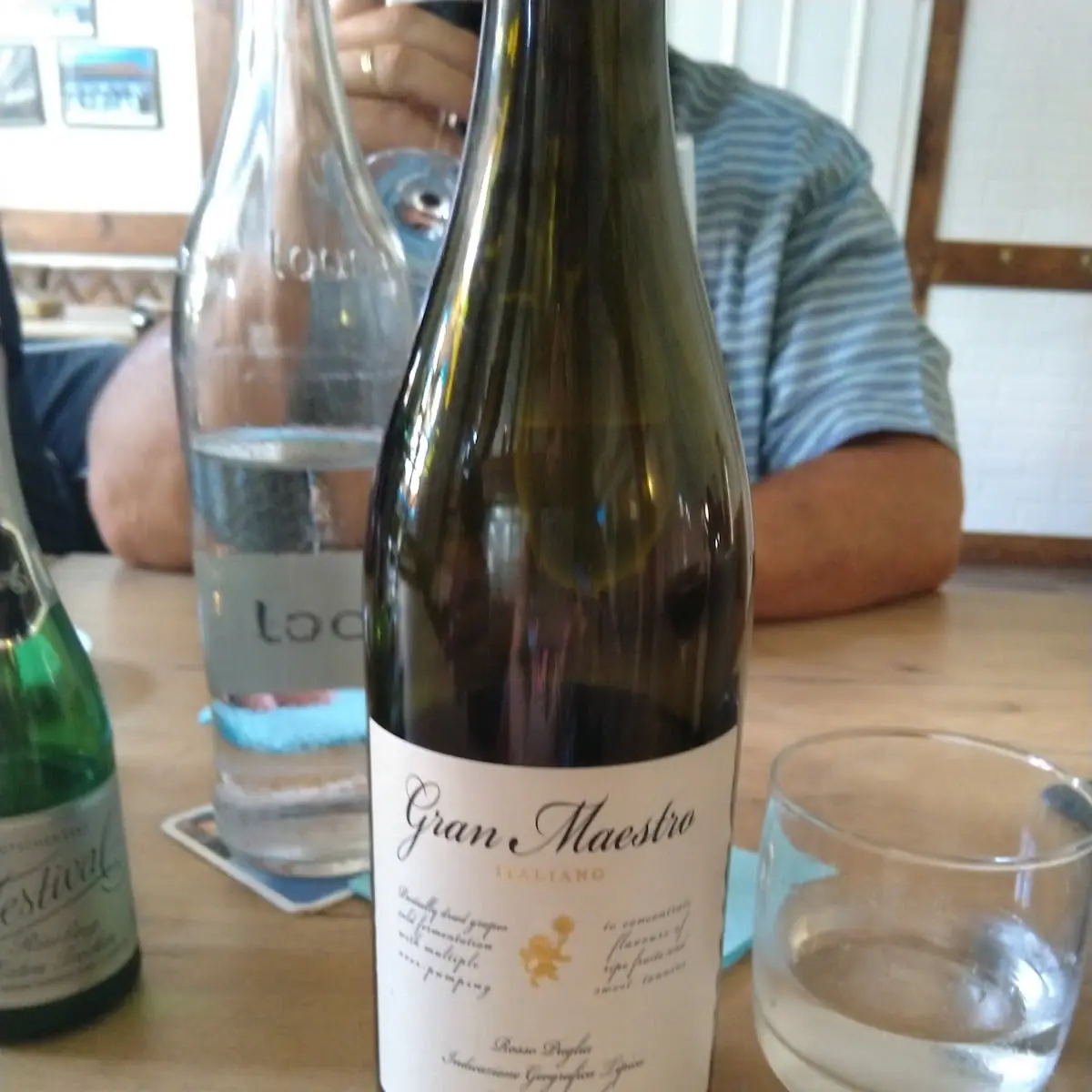 Wein, Restaurant „Blaue Maus“