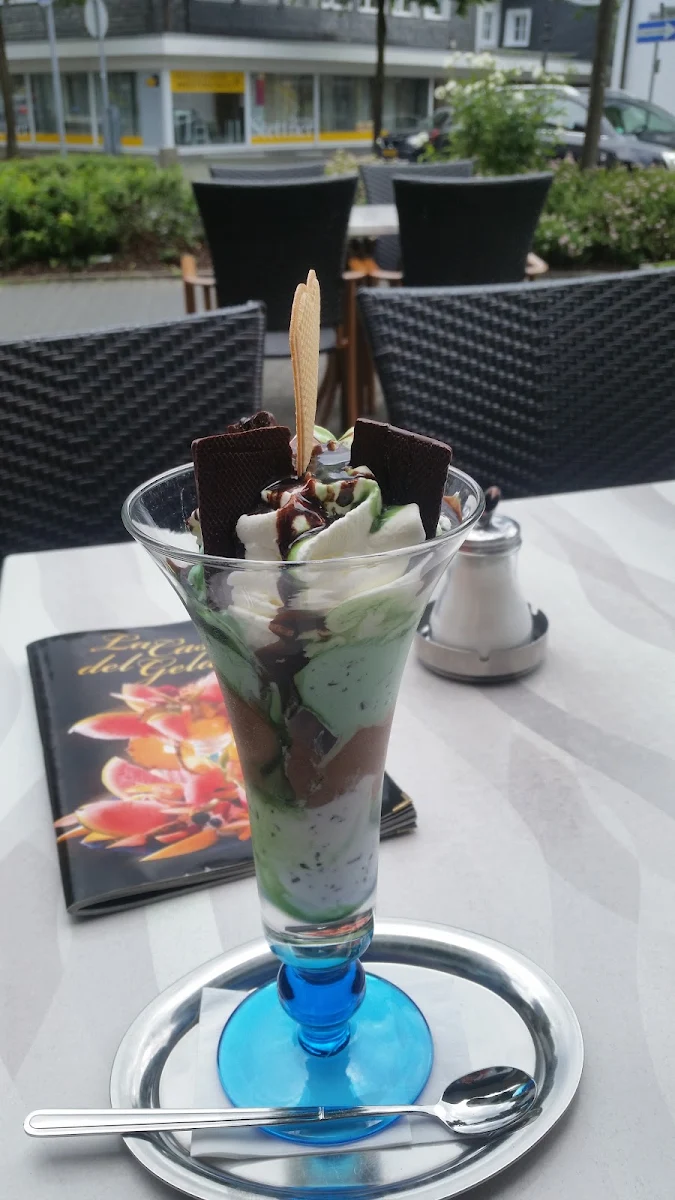 After Eigth Eis, Eis-Cafe La Casa Del Gelato