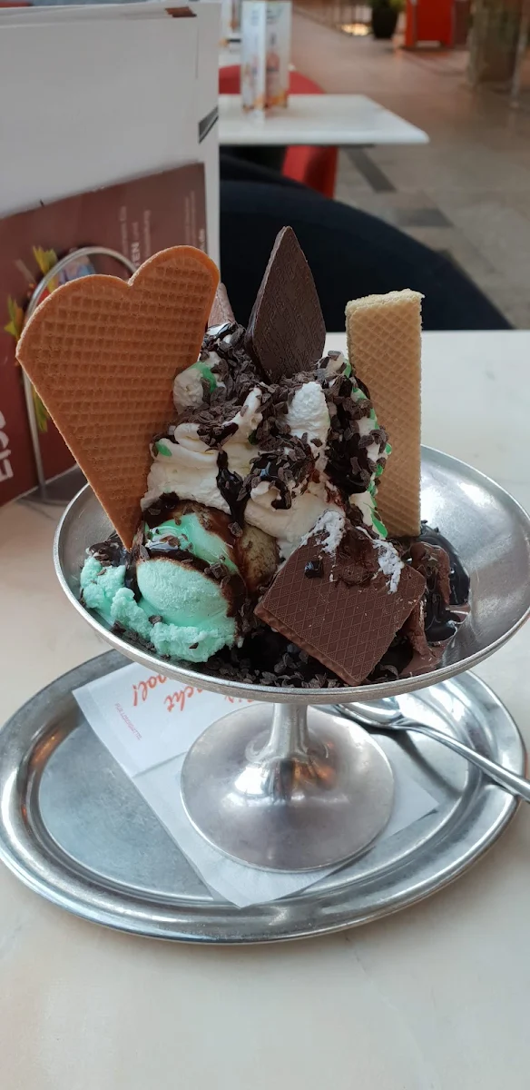 After Eight Eisbecher