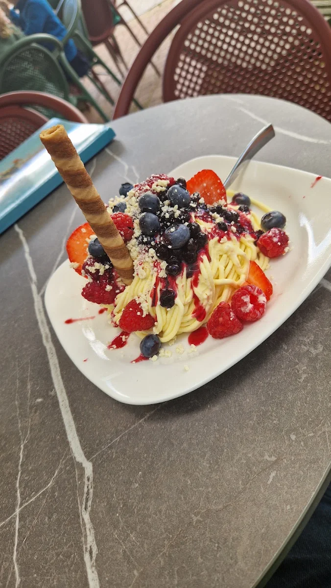 Spaghetti Waldfrucht Eis