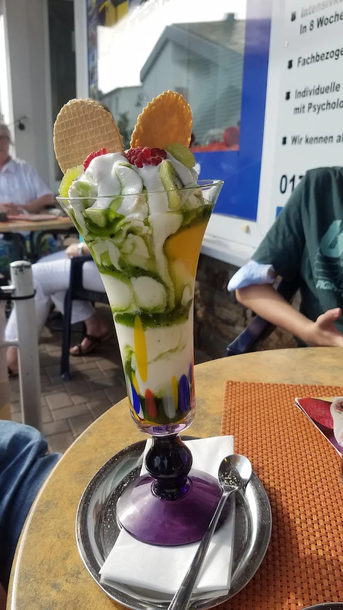 Kiwi Eisbecher