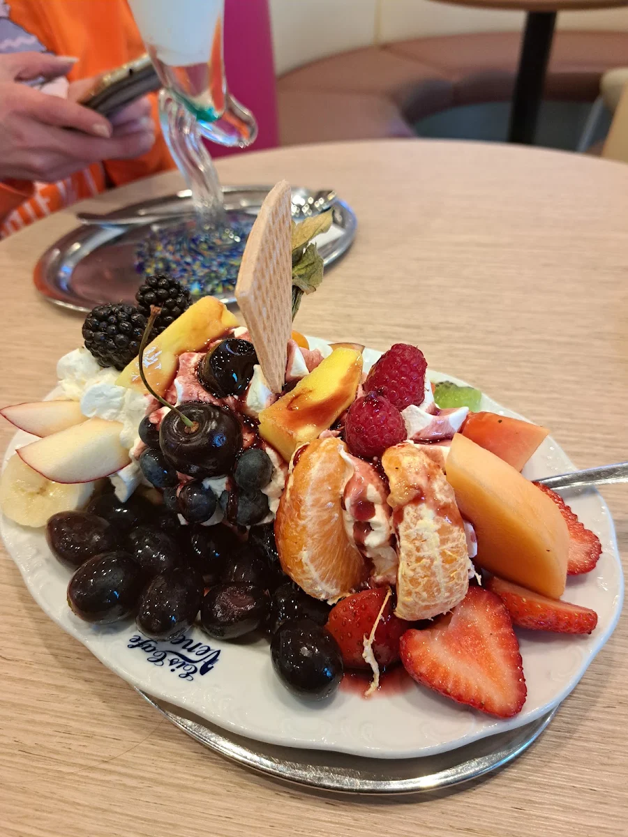 Fruchtschalw, Eis Café Venezia