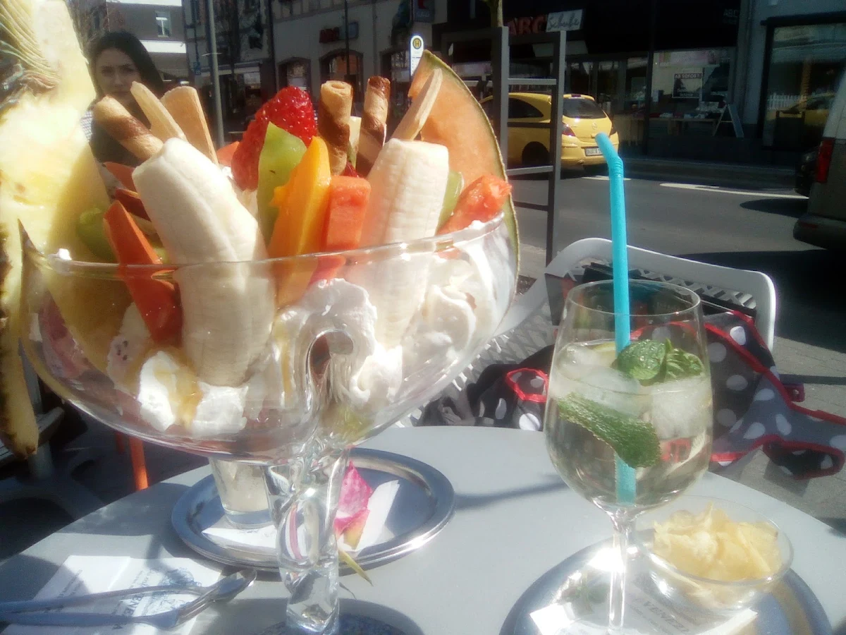 Super, Eis Café Venezia