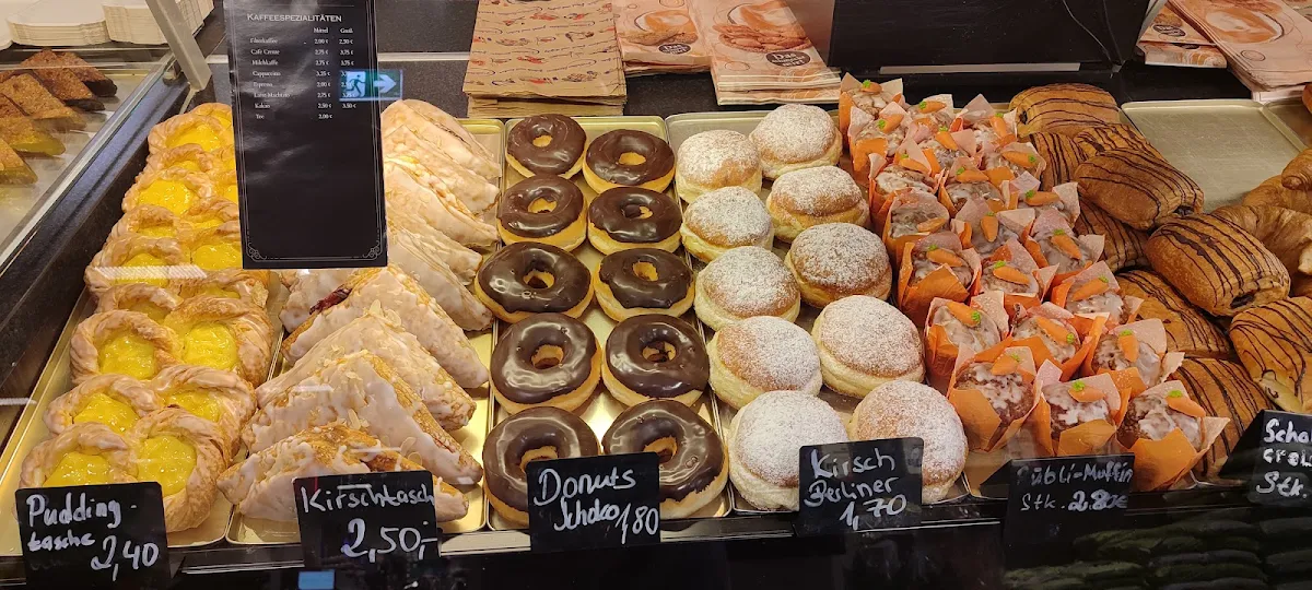 Highlights, Eli's Cafe & Brot