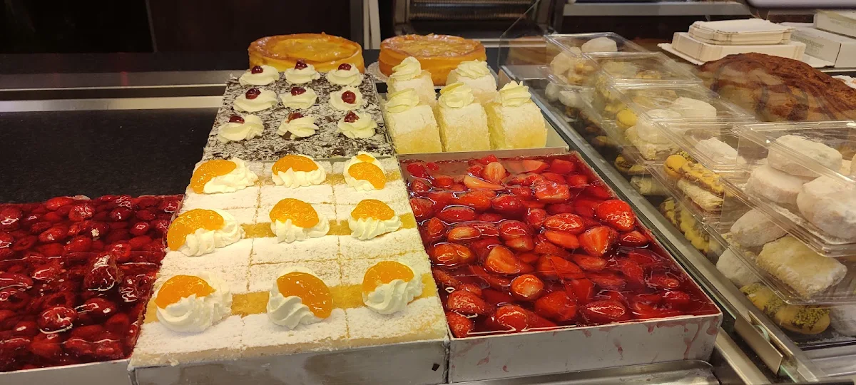 Highlights, Eli's Cafe & Brot