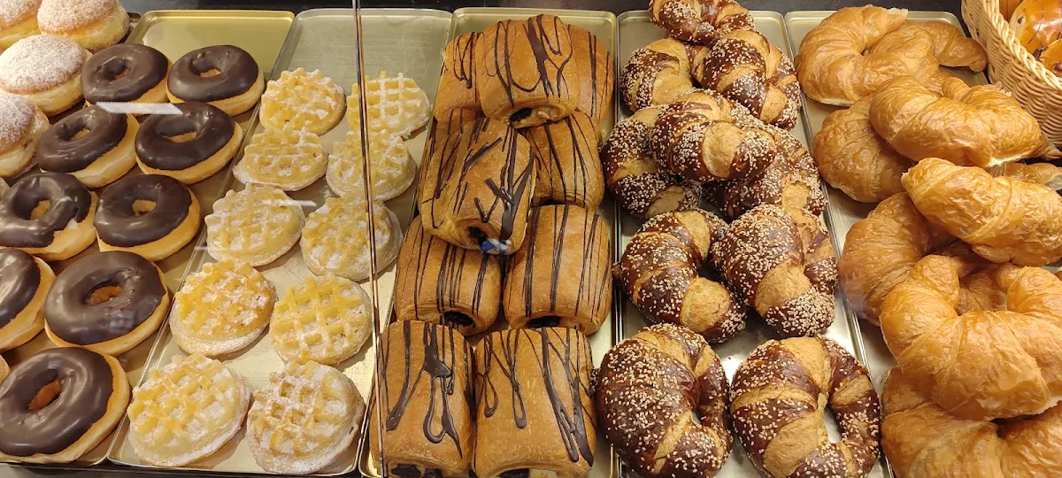 Highlights, Eli's Cafe & Brot