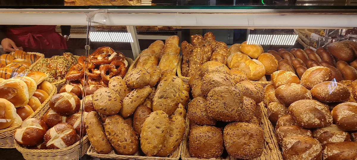 Highlights, Eli's Cafe & Brot