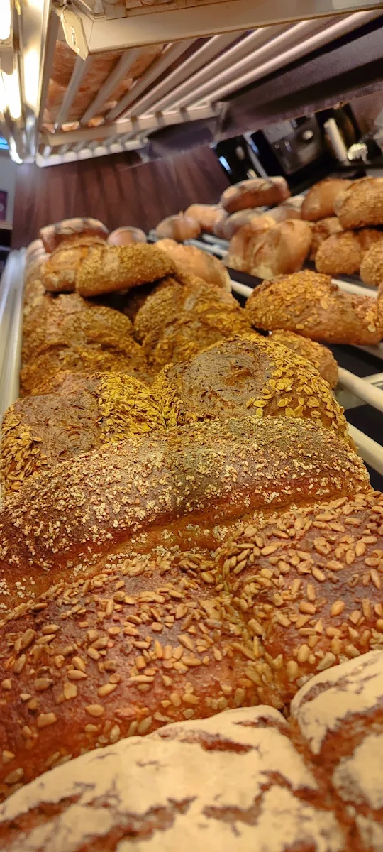 Highlights, Eli's Cafe & Brot