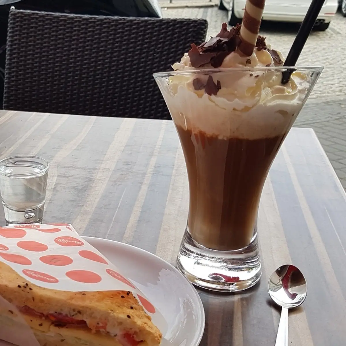 Sandwich Mit Eiskaffee