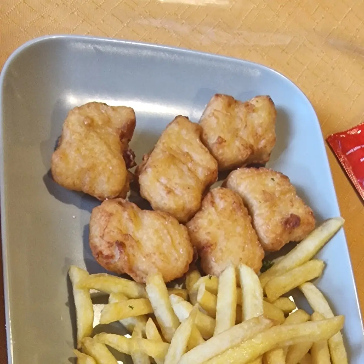 Pommes Mit Nuggets