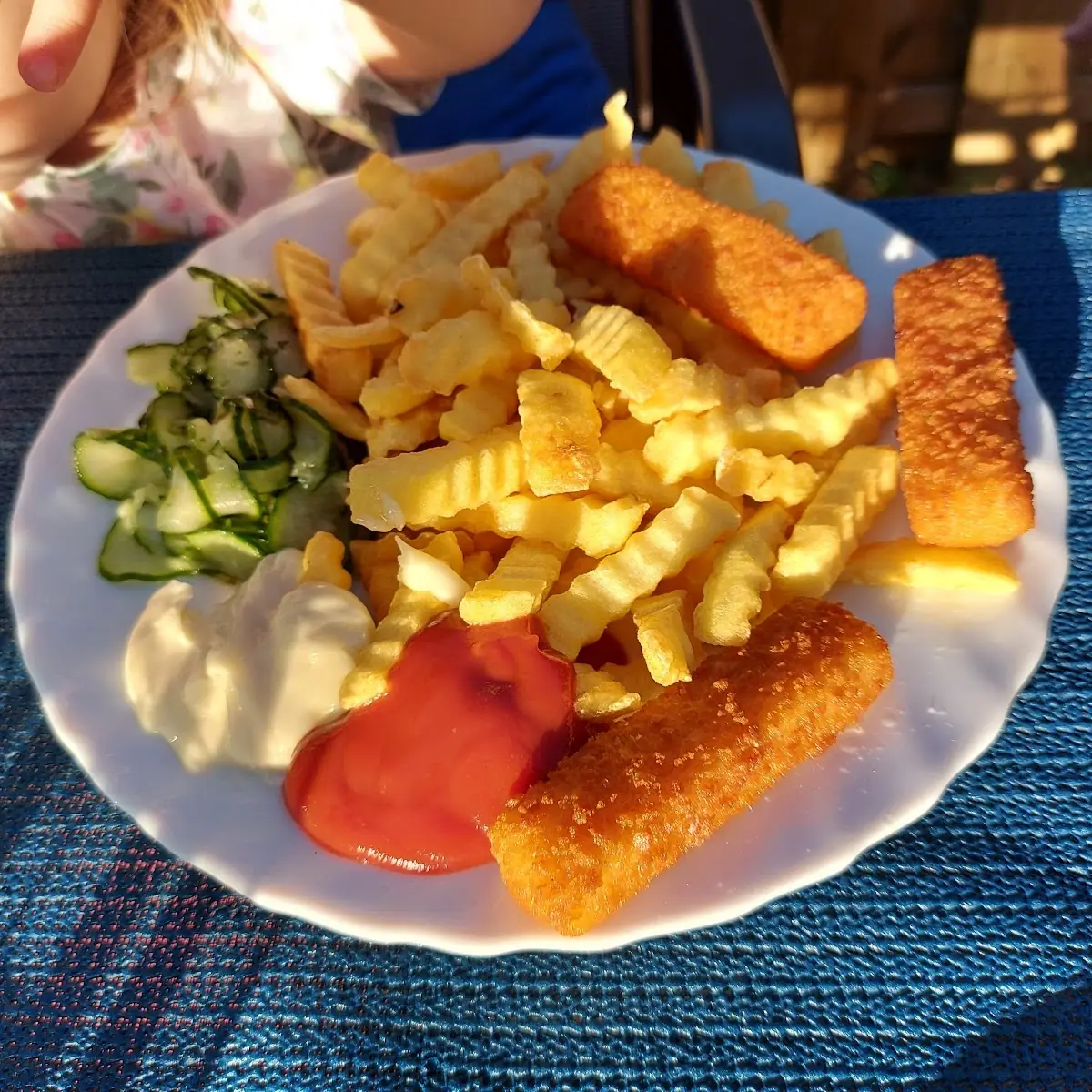 Fischstäbchen Mit Pommes