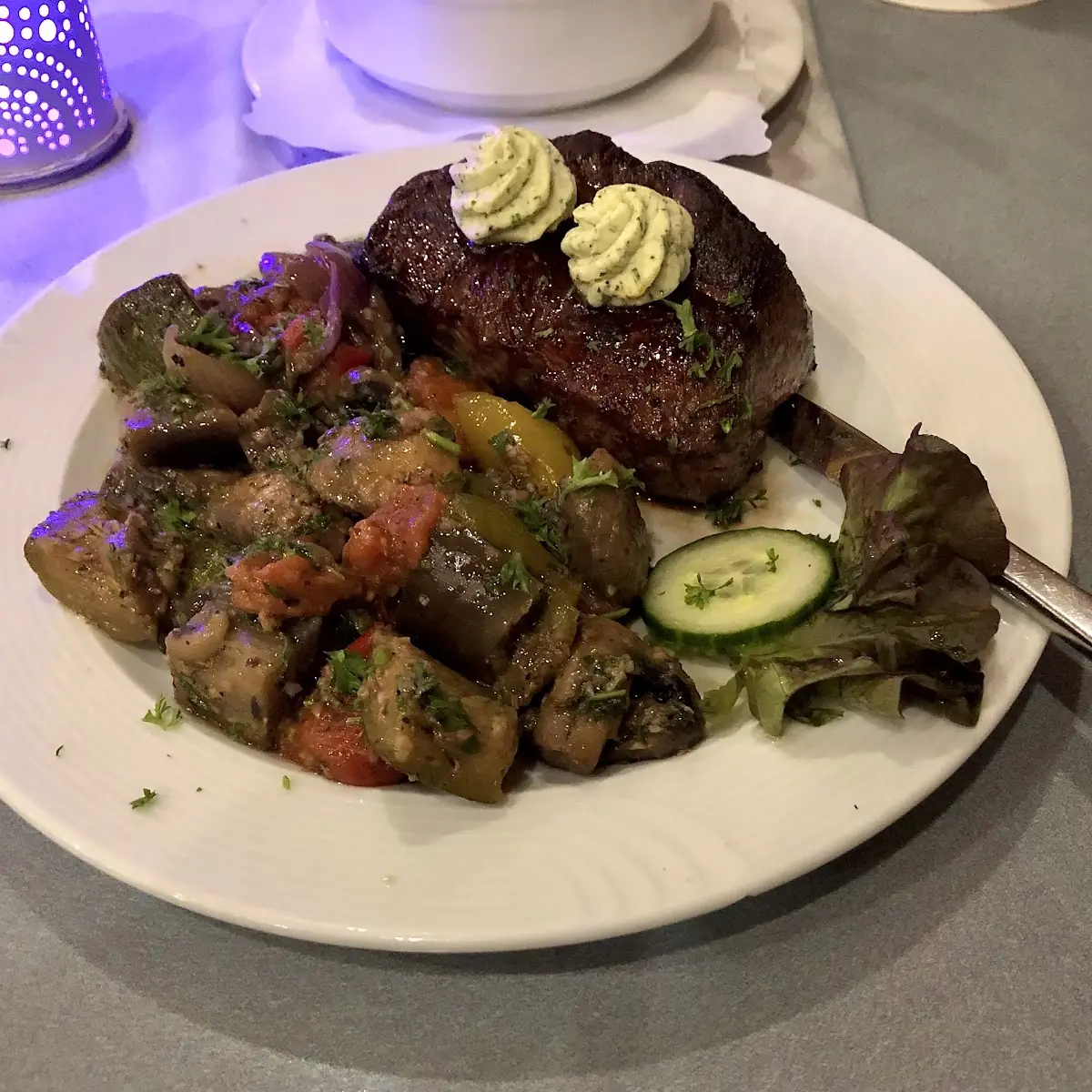 Essen und Trinken, Gaststätte Zur Tribüne