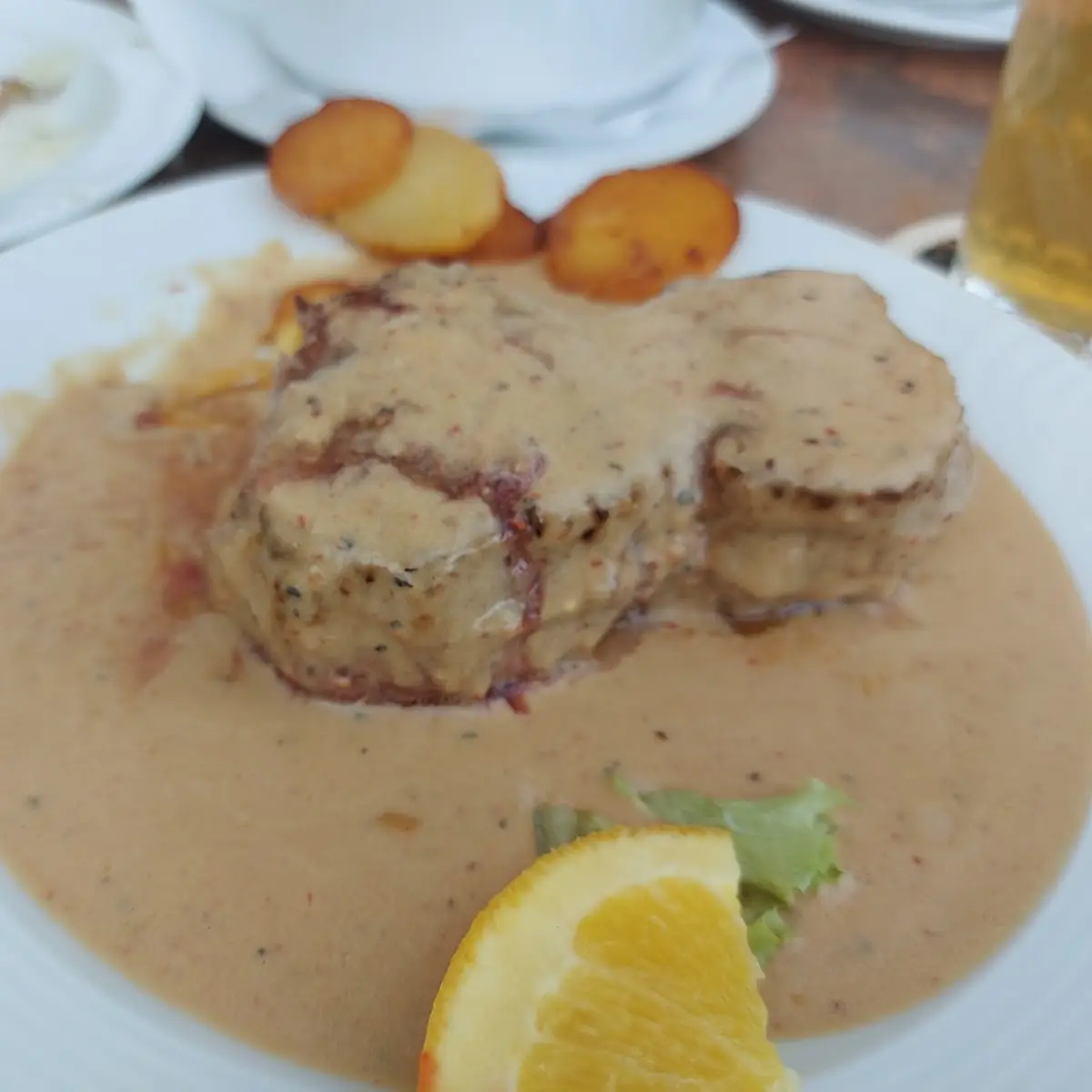 Essen und Trinken, Gaststätte Zur Tribüne