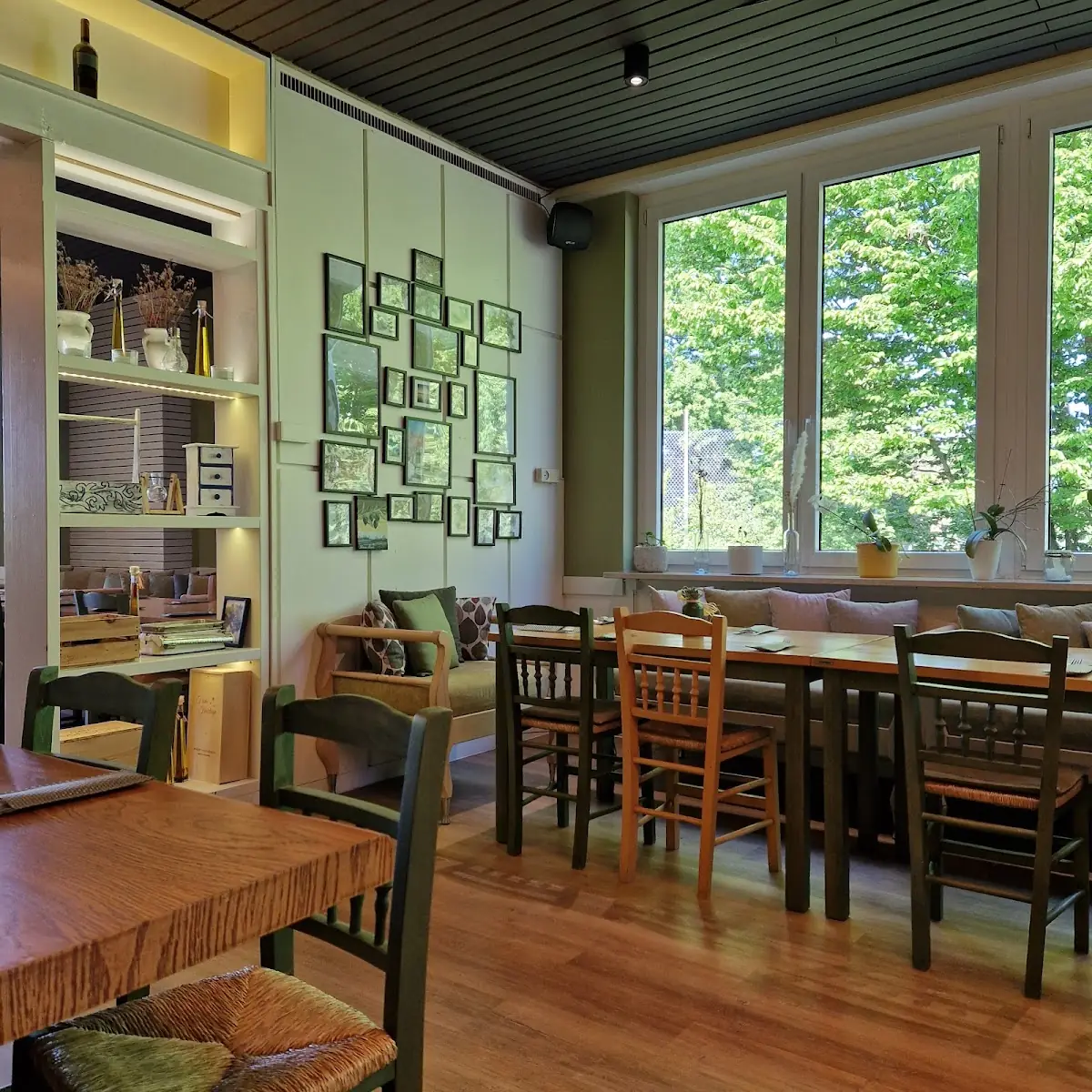Atmosphäre, Blaue Olive Taverne
